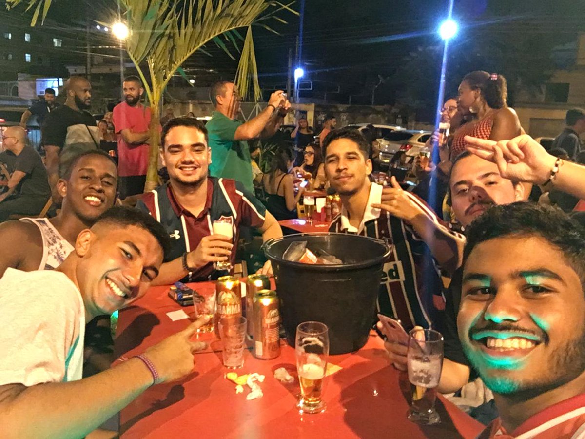 ousaduracb's tweet photo. Ousadura montando o planejamento para o restante da temporada. Grande Noite🍻⚽️ https://t.co/EwbkVs6okX