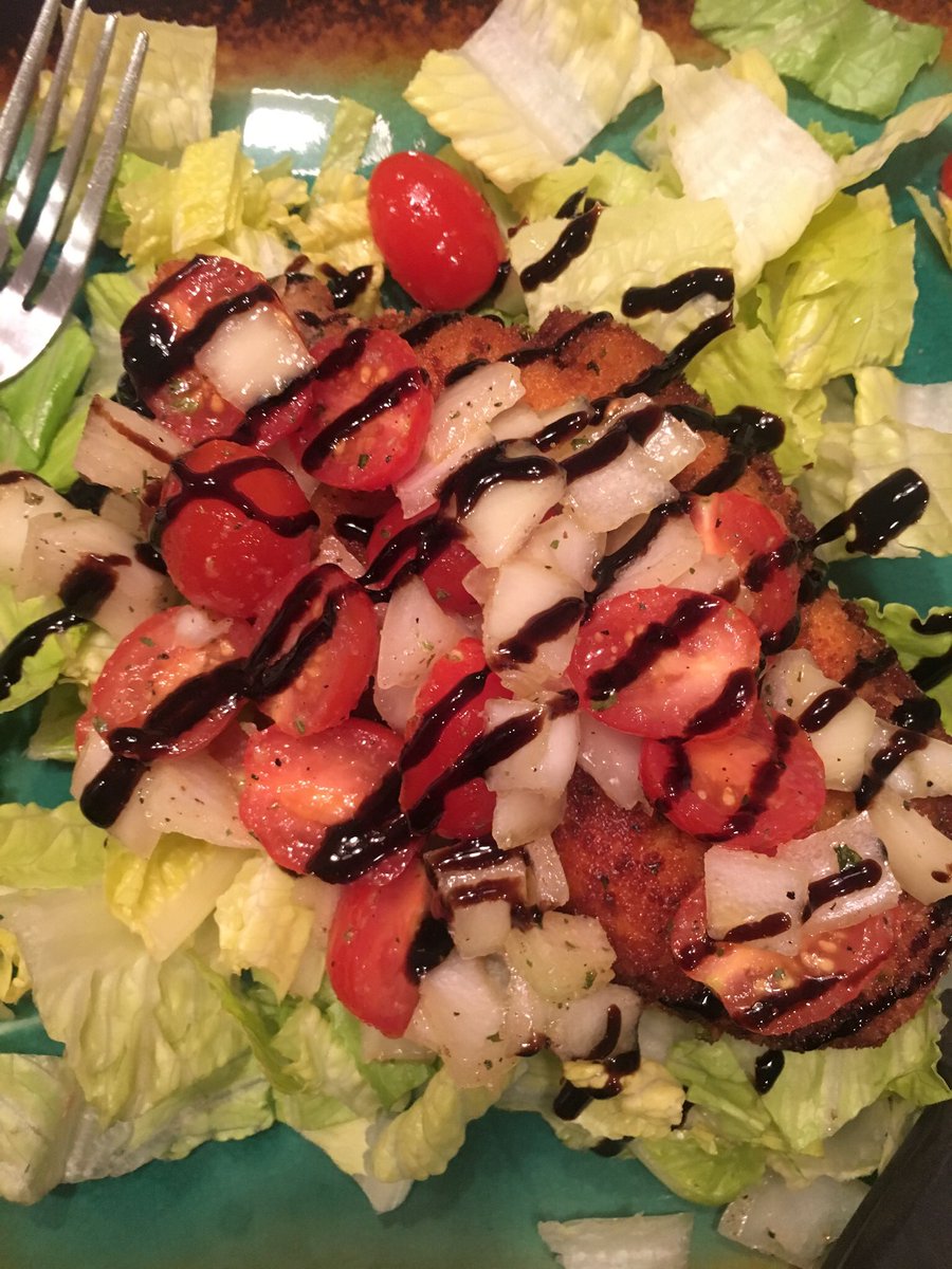 _dishbestserved's tweet photo. Keeping up with my meal prep🙏🏻
#veggiesmost #chickenbruschetta #homemadeparfait #vegetarian #zucchiniboats #greeksalad #eatingincolor #eatingwithintention #adishbestserved #gratitude #healthyliving #weightloss #healthyrecipes #heathymeals https://t.co/7vVUsJq1Wh