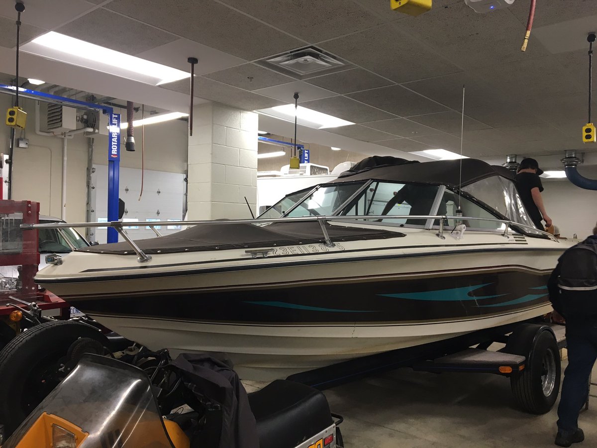Our OSS transportation lab is pretty full with lots of work to be done and this is why our classes are always to capacity (24 students). <a href="/JillDunlop1/">Jill Dunlop</a> why am I redundant? Are the skilled trades dying? <a href="/OSSWOODWORKING/">Chris Bolen</a> <a href="/ParryAutomotive/">Parry Automotive</a> <a href="/BayAutomotive/">Bay Automotive</a> <a href="/SkilledTradesON/">Skilled Trades Ontario</a> <a href="/fordnation/">Doug Ford</a>