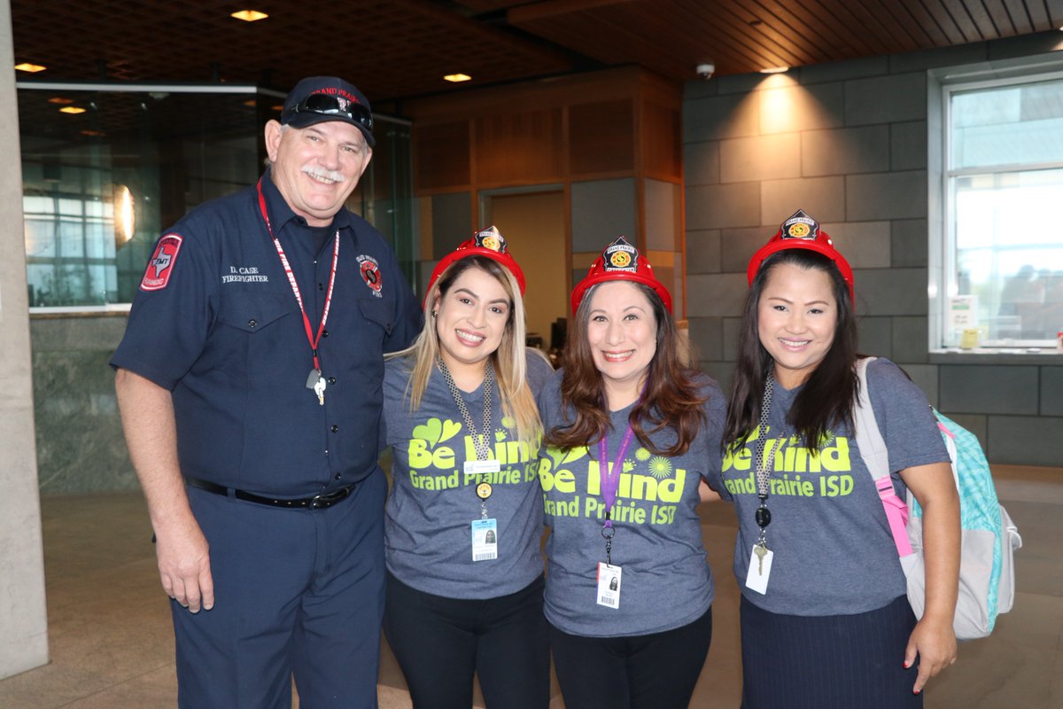 GPTXFire's tweet photo. Feels good to #BeKindInYourCommunity and help with school supplies for the @grandprairieisd 2019-2020 school year! Thanks to the @GPTXFire & @GrandPrairiePD staff for your kind donations! #BeKindGPISD https://t.co/oPoVP3gXgf