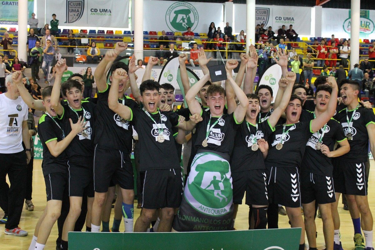 eugalan75's tweet photo. En lo que va de semana.
@AntequeraCF se clasifica para #PLAYOFF
@AlsurBm Cadete Camp Copa And
#Cuenca y #MaríaTrillo Camp y SubCamp Europa #IKFM
Nuestra amiga #AnaGay antequerana de adopción Camp Mundo Tri Cross grupo 25-29 
Igual hasta me dejo campeones atrás.
FELICIDADES! 🏆🏆 https://t.co/WEIUP2724o