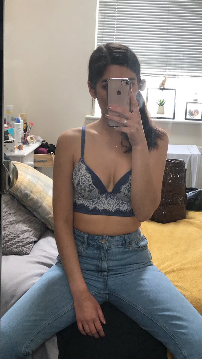 AlissaLopez97's tweet photo. Hello my lovelies, im getting ready for work, who loves this gorgeous bra ?? 😘 https://t.co/a7LvZMvdTf