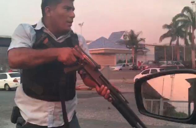 AdrianoMusic_'s tweet photo. #guarenas #guatire unos de los que le gusta disparar a las concentraciones #1eroDeMayo https://t.co/fYMAeRszm3