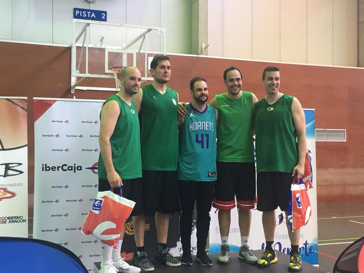 JAlca12's tweet photo. Mañana de 3x3. Alguna magia parece que nos quedaba...🙊🙊. https://t.co/129vNDX99c