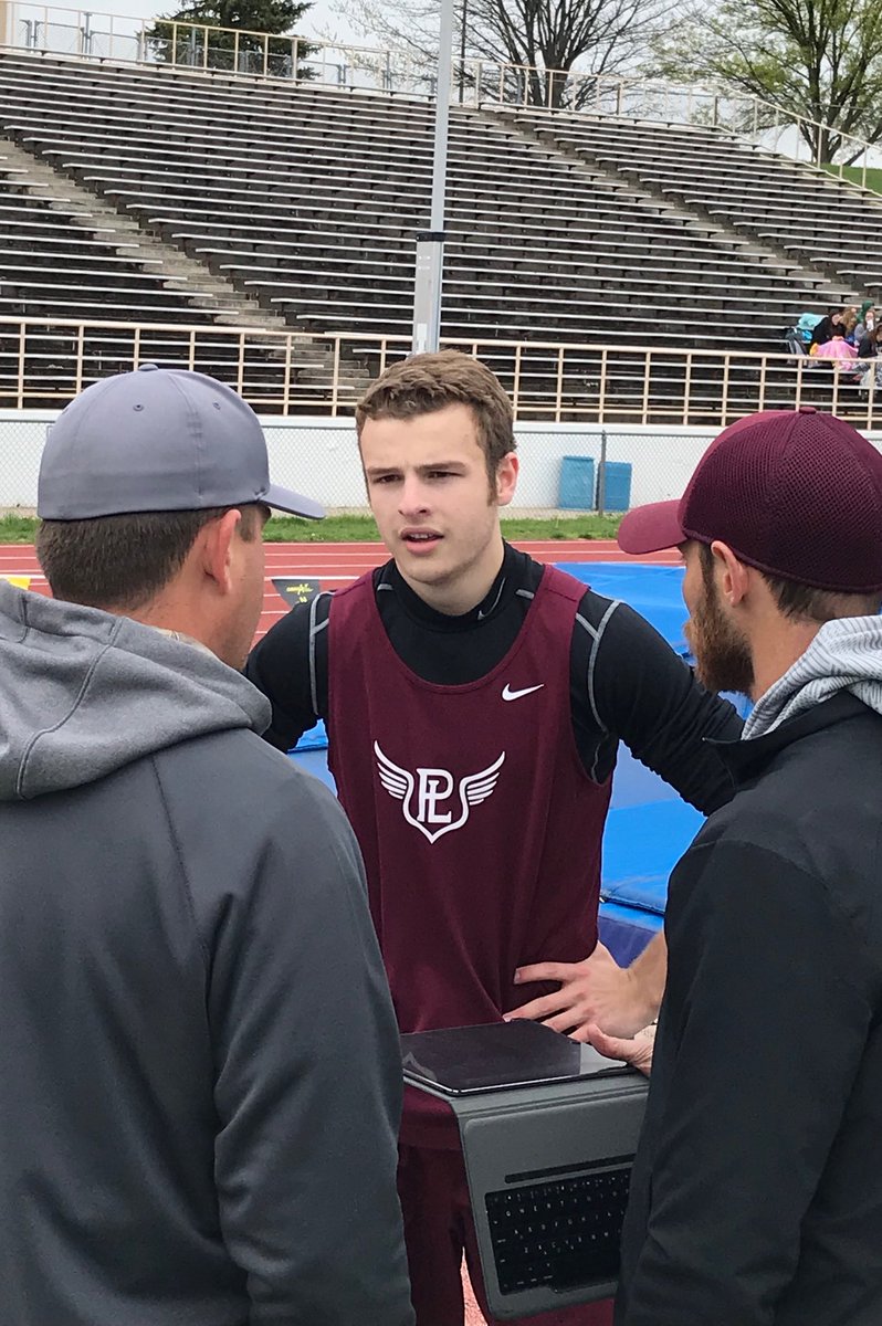 monarchtrack's tweet photo. Boys Metro PV:
🏆🥇Metro Champ Mitch Klassen - 14-0.
🥉 Joe Hubert - 12-0.
Congrats guys! 16 pts. https://t.co/RFx5P1HpoR