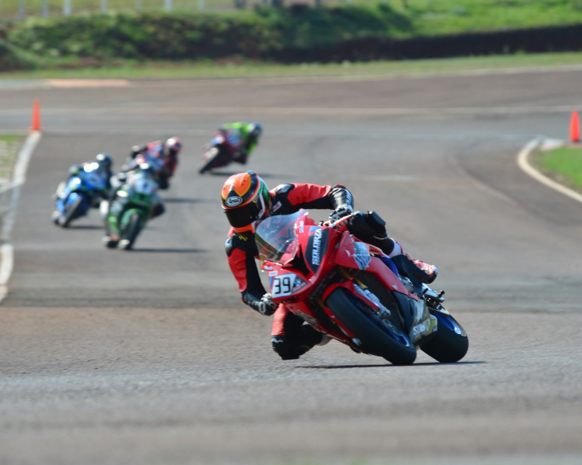 FuelUniverseTV's tweet photo. El Superbike Argentino estrenará el remodelado Gálvez || https://t.co/A0Qp2xXscy ||
#SBKArgentino #Galvez #Argentina #CAMOD #FuelUniverse https://t.co/9j5awN4APt
