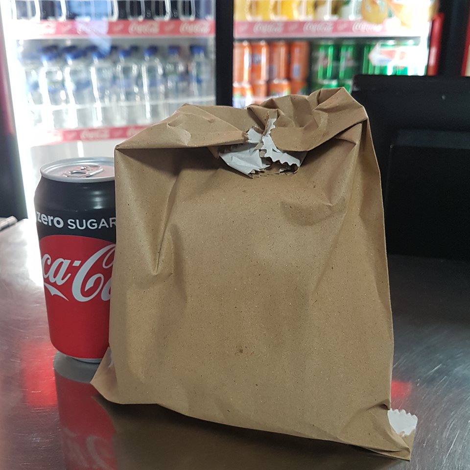 MacarisDublin's tweet photo. Another delicious takeaway heading out the door…Is it heading for your place???
.
.
#dinnerdelivered #takeawayfordinner #familydiner #chipper #dublintakeaway #itica #macarisdublin #foodies #lovefood #dublineats #socialeats #takeaway #lovindublin https://t.co/vSjbCjzQTs