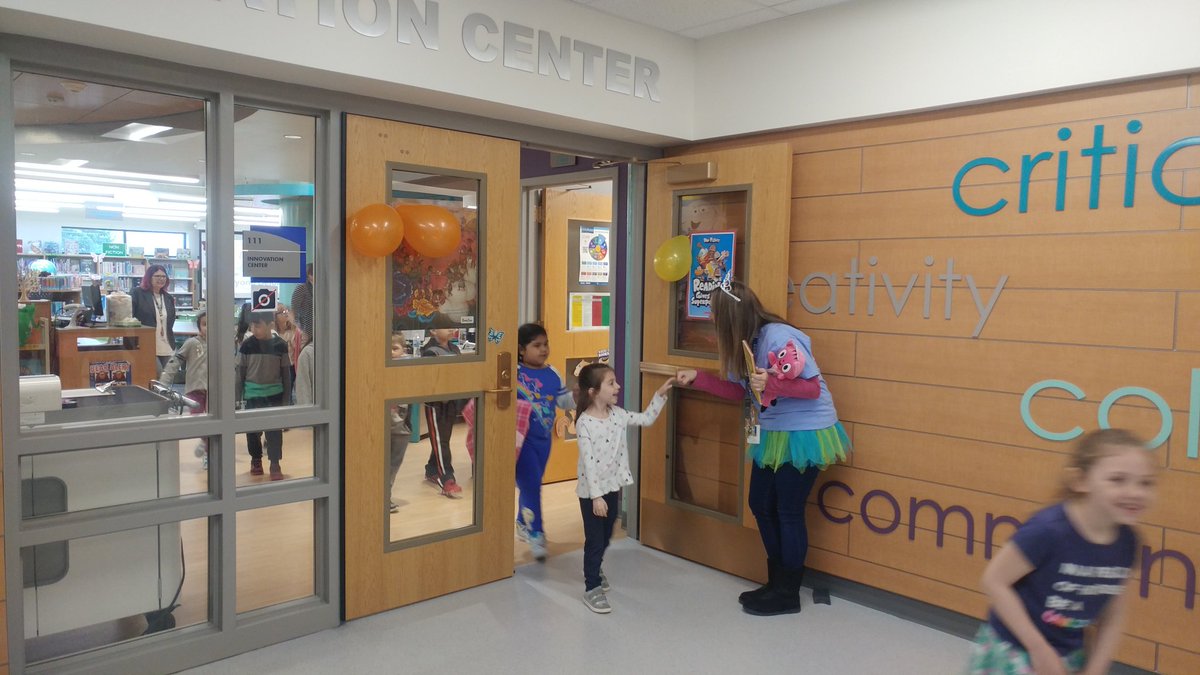 Such fun @bobshea read alouds with @mrsmikusch and <a href="/CarreraBetsy/">Betsy Carrera</a>, finished with a paw to hoof goodbye #raisingreaders #mysteryreaders #childrensbookweek @everychildread @ccsd93
