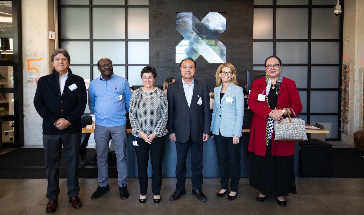 DoreenBogdan's tweet photo. Incredible day in #SiliconValley with #virtualreality, balloon #Loon #connectivity, #impactcloud, #data4good, and affordable fiber. Thank you @facebook @Google @Box @Sonic https://t.co/DXnSMiMOp3