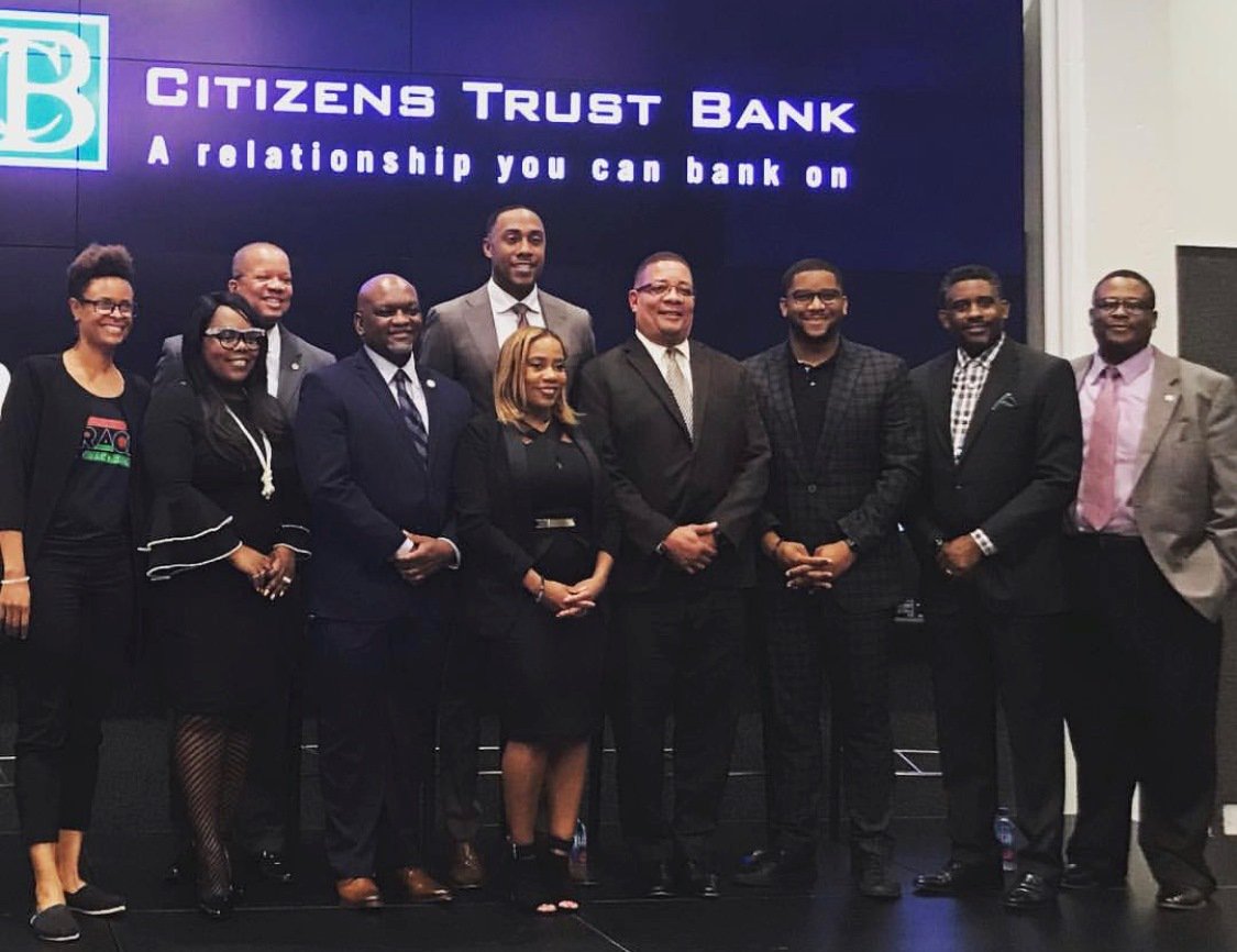 SBAsoutheast's tweet photo. TY @CTBank for hosting @SBAGov Regional Administrator Ashley D. Bell last night to participate in #CommunityTalk. Fueling #SmallBiz Growth is what the SBA is all about! Great conversations had & success to follow. #IamCTB #CtbStrong #CTBConnect @SBA_Georgia https://t.co/j2ykx7l6ko