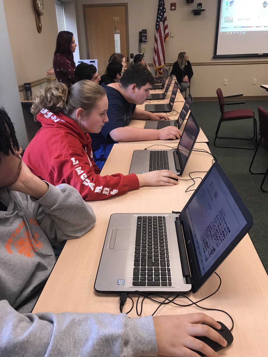 nasdtransition's tweet photo. NAHS students attending STEM Fab Lab @PA_OVR @fablab @CarnegieSciCtr @NAHS1619 https://t.co/wZi6xMsQlN