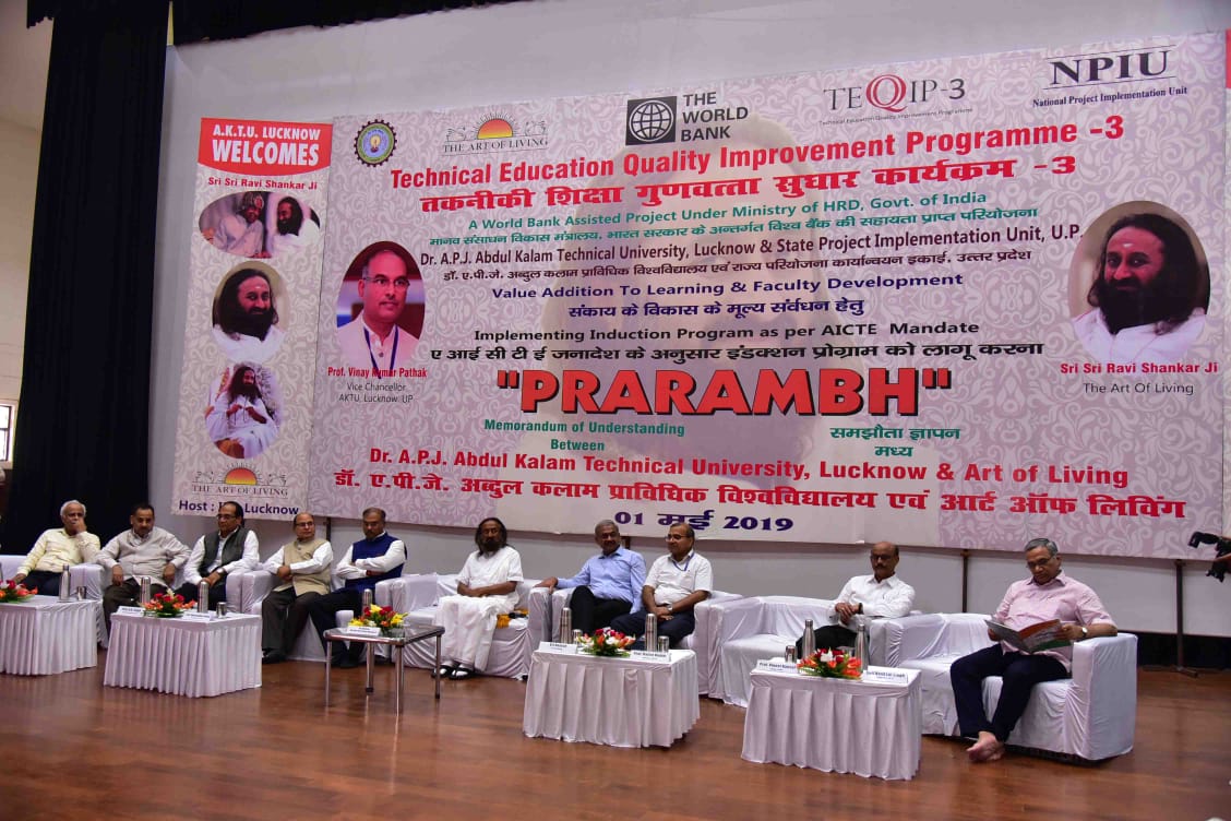 Gurudev's tweet photo. The purpose of universities is to create personalities with qualities of enthusiasm, patience, creativity &amp; compassion, which are appreciated universally.

@ArtofLiving has signed an MoU with Dr APJ Abdul Kalam Technical University, Lucknow for programs for students &amp; faculty. https://t.co/ZoRcrCkogB