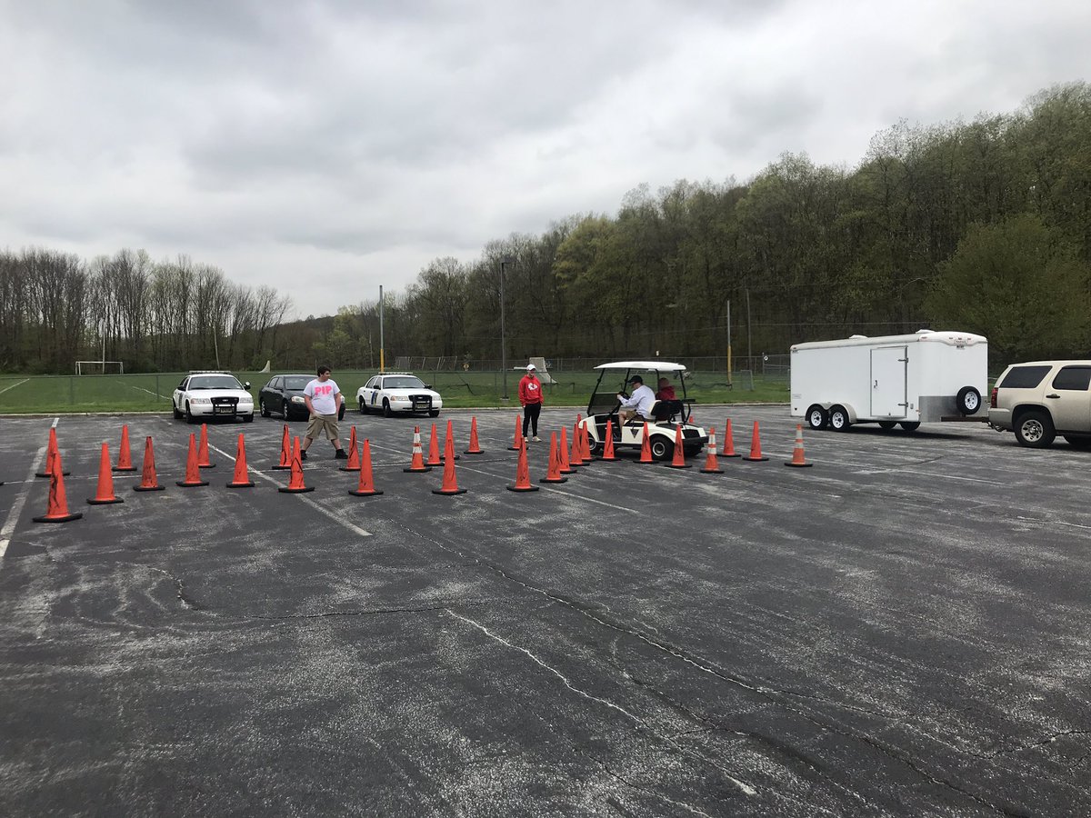 Students are experiencing drunk driving with goggles!👮🏻‍♀️🥽 <a href="/HPRwildcats/">High Point Regional High School</a>