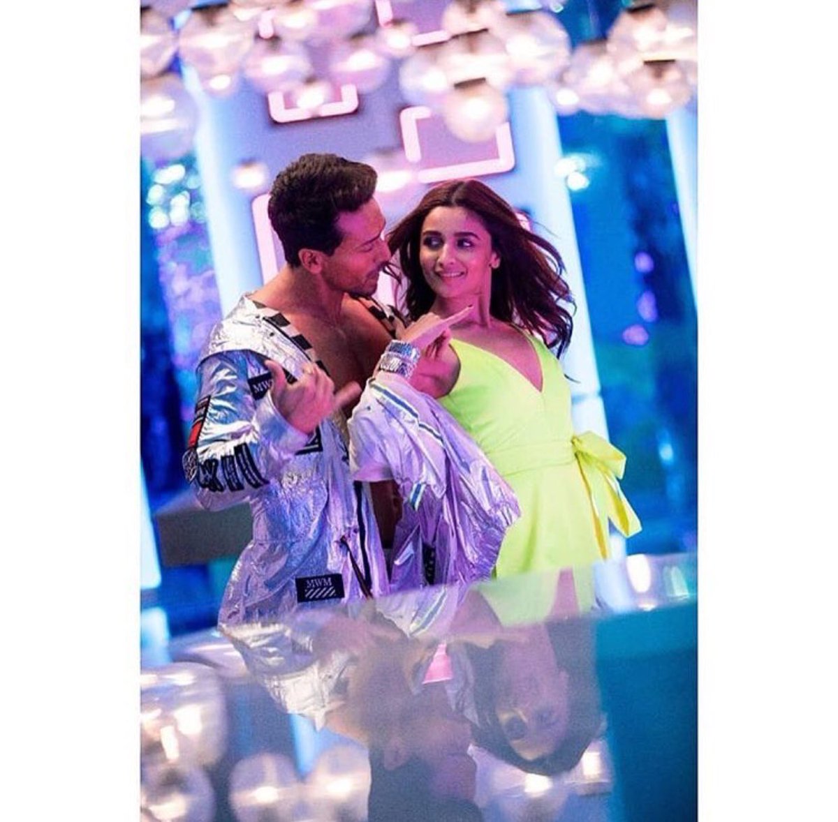 Student Of The Year 2 filminin Hook Up şarkısı yayınlandı. Zee Music YouTube kanalında... #SOTY2 #SOTY2Chapters #SOTY2OnPaytm #soty2album #HookUpSong #HookUpWednesday #AliaBhatt #TigerShroff #StudentOfTheYear2 #TaraSutaria #AnanyaPanday