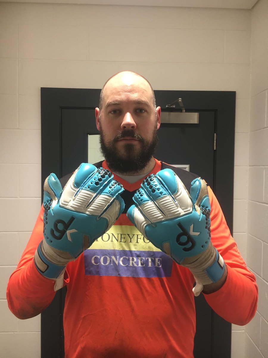 GDGoalkeeping's tweet photo. A very happy goalkeeper with his new GDGK Venom gloves, playing in a league match last night, a victory and a clean sheet. Well done Michael!
#gdgk #venom #goalkeepergloves #gkgloves #matchday #northernireland #leaguegame #cleansheet #safehands #grip #handling #shotstopping https://t.co/BGLb50Dk8M