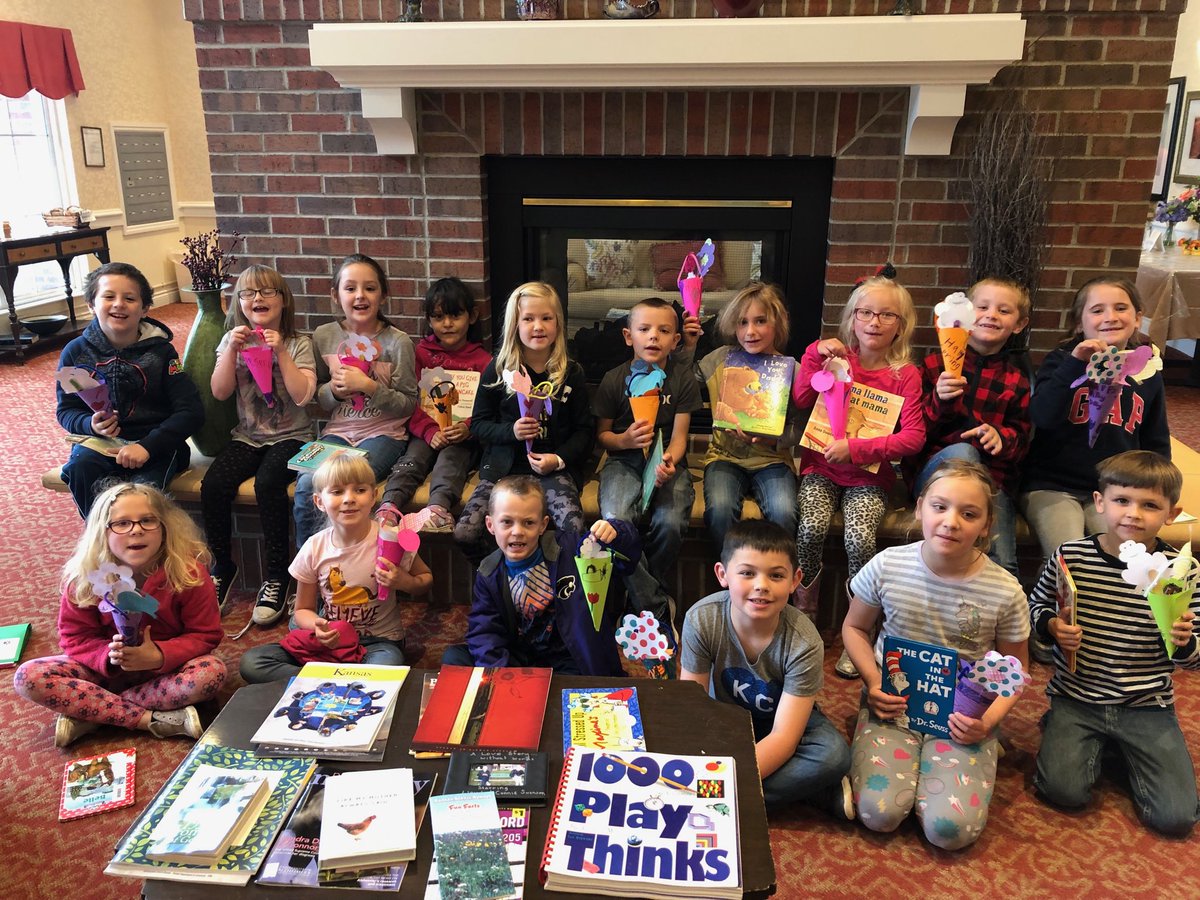 GrahamTeach1's tweet photo. Happy May Day!! We delivered baskets to our friends at Country Place! #Lincoln379 #USD379 https://t.co/Wqs99HLjj0