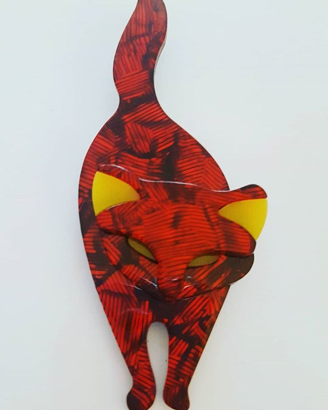 vintageusani's tweet photo. Stunning #vintage #leastein pin (we have named her Madame Casa boubou) see tmr at #cqbazaar @belfastcathedral 5-10pm FREE ENTRY @littlefoxevents and #stgeorgesmartket view friday-sunday https://t.co/UtOlbyz3EI