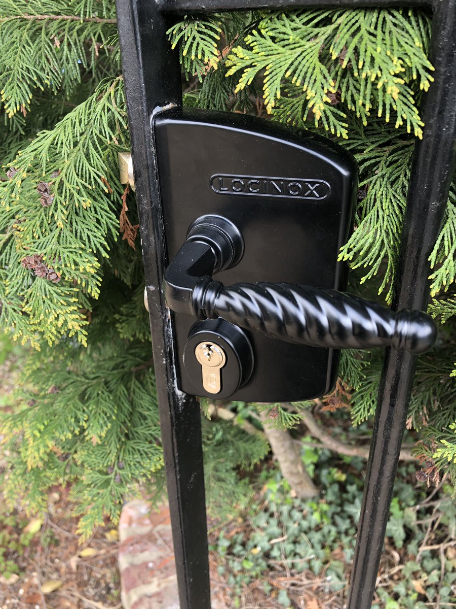 A new pair of locinox gate locks replaced today #nickslock #Romford #Emersonpark #locallocksmith