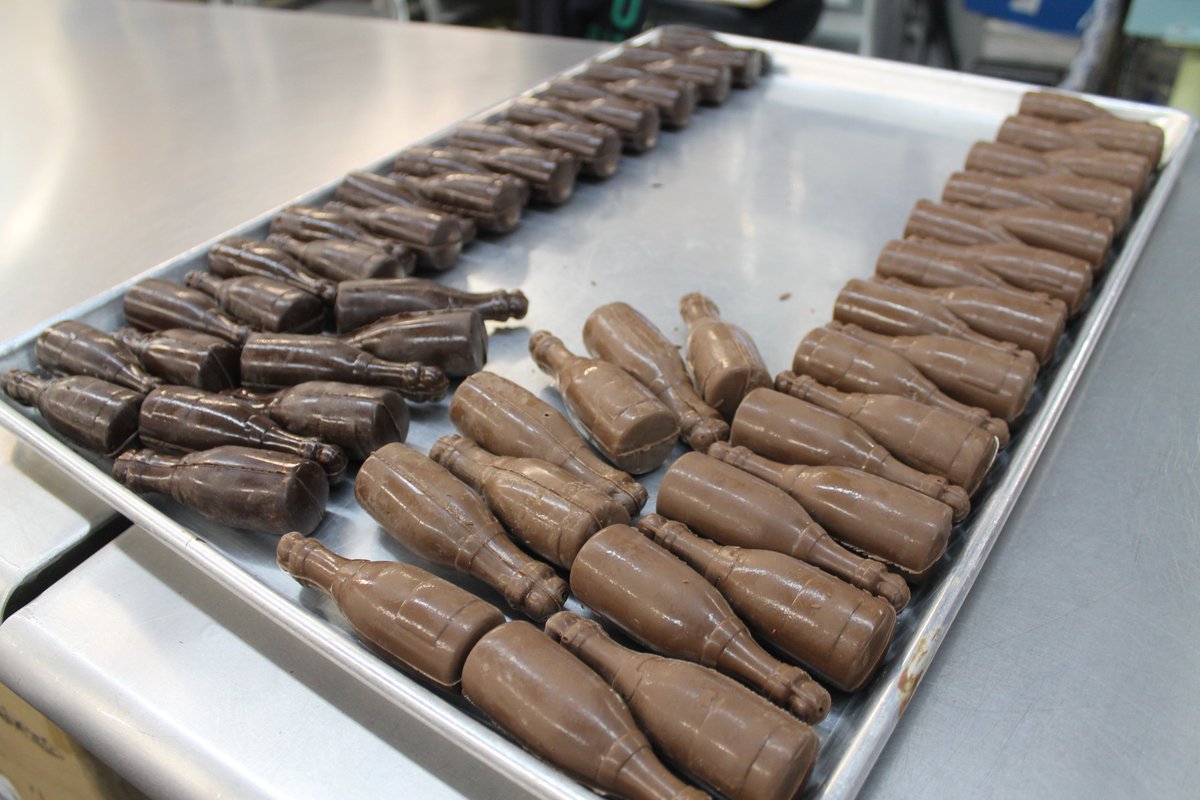 Celebrate any occasion with Li-Lac Chocolate. 🍫🍾

#lilacchocolate #lilac #whomakesyourchocolate #chocolate #industrycity #grandcentralmarket #chelseamarket #hudsonyards #darkchocolate #dairyfree #newyorkchocolate #chocolate🍫 #westvillage #brooklyn #factory