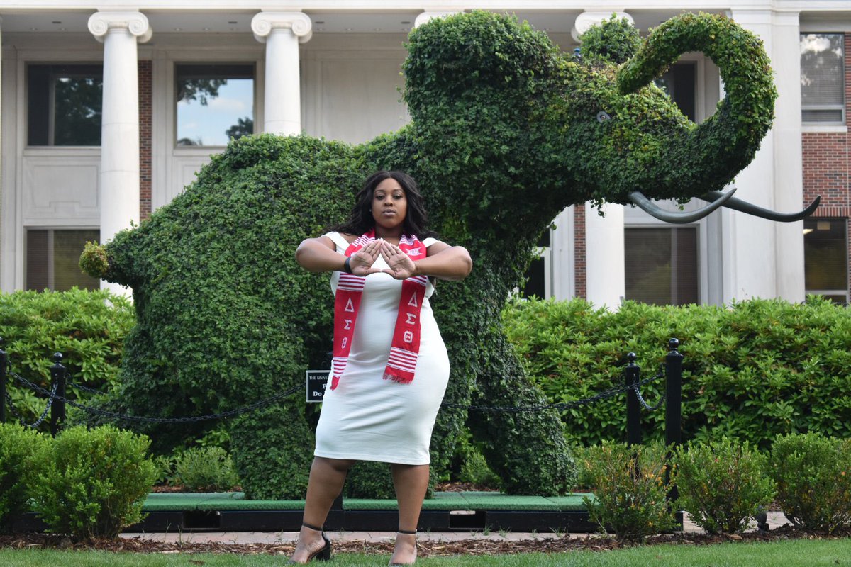 LZDivas's tweet image. Victoria "Cherished" Johnson will be graduating with a BS in Secondary Education Mathematics.🎓Once she graduates she'll begin teaching in Columbus, GA until she goes back to school for her Masters in Instructional Leadership in 2020.☺️🔥 #LZGRADSZN #YouHaveToWork #SouthernGrad19