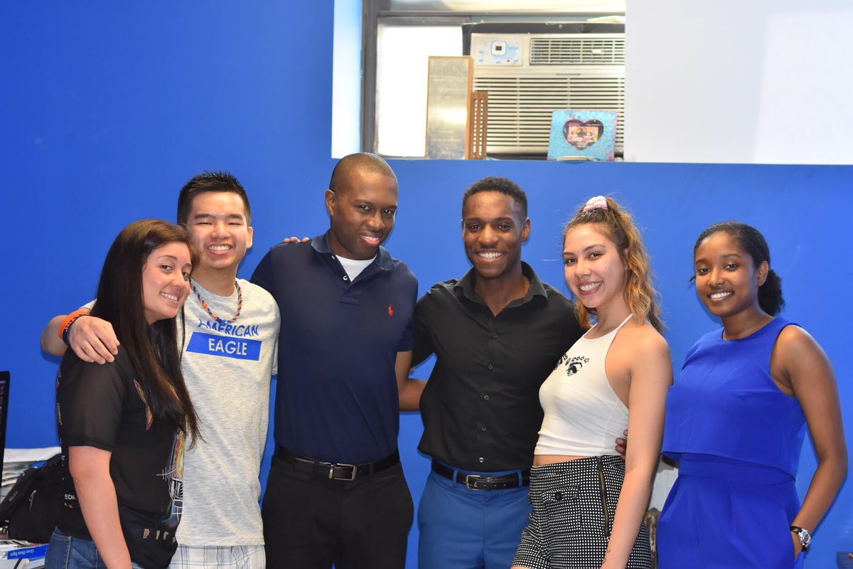 LIUBKNews's tweet photo. Read goodbye letters from graduating seniors:
Nyrrah Lubrun (News Editor)- https://t.co/x4Cg2eLMZd
Kasidy Morales (Managing Editor) - https://t.co/eGk5cHdchu
Michael Chin (Editor-In-Chief)- https://t.co/OkGiBdMWxF
#LIUBrooklyn #WeAreLIUBrooklyn https://t.co/DfWLlzr4WX