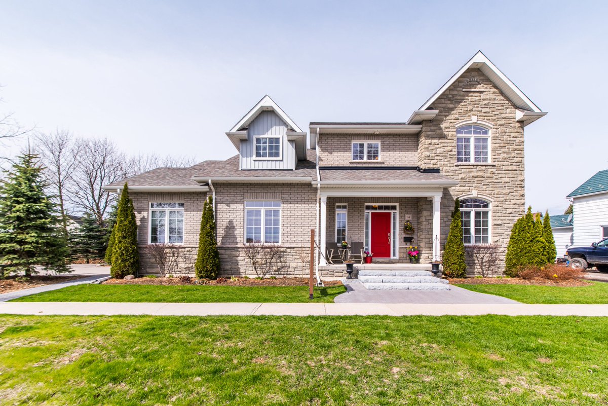 sutherlandreale's tweet photo. Free this weekend? Well, check out this stunning executive custom built 3+1 home located in the heart of Port Hope.  Open House Saturday(4) &amp; Sunday(5) from 2-4 pm @ 14 Elgin St S, Port Hope.   
For more info visit:
https://t.co/YZWuBS7J87
           Or:
https://t.co/41P9jwOUgD https://t.co/i1d7tqTz4Z