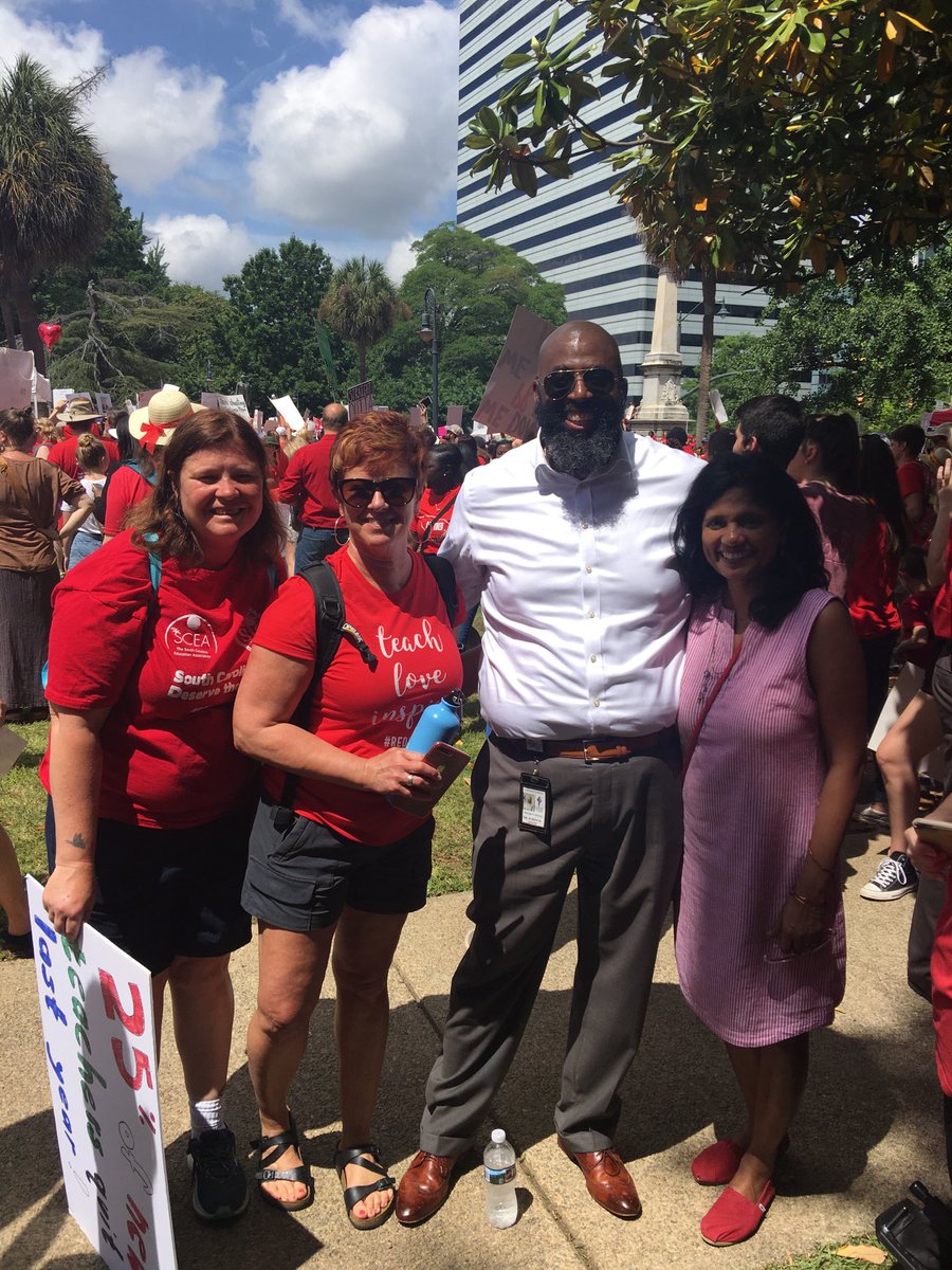 R2 Superintendent out supporting teachers! #scfored ⁦<a href="/DrBaronDavis/">Baron R. Davis, PhD</a>⁩ ⁦<a href="/RNECavaliers/">Richland Northeast HS</a>⁩ ⁦<a href="/Sabrina_suber/">Dr. Sabrina Suber</a>⁩
