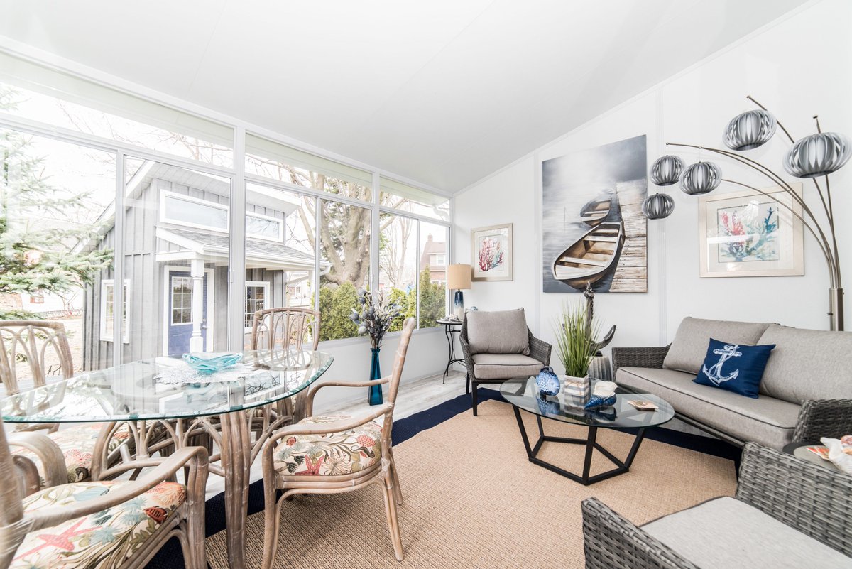 sutherlandreale's tweet photo. Free this weekend? Well, check out this stunning executive custom built 3+1 home located in the heart of Port Hope.  Open House Saturday(4) &amp; Sunday(5) from 2-4 pm @ 14 Elgin St S, Port Hope.   
For more info visit:
https://t.co/YZWuBS7J87
           Or:
https://t.co/41P9jwOUgD https://t.co/i1d7tqTz4Z