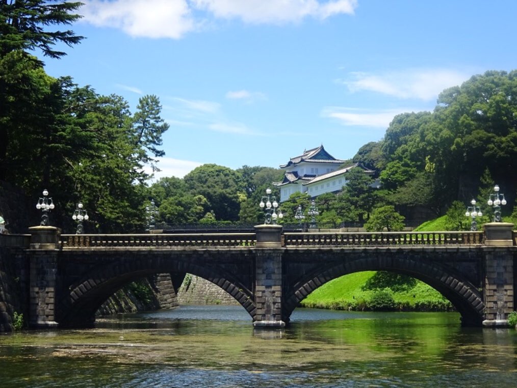 神武天皇が実在したならば…
2500年以上も続き
世界最長とも言われている
日本の皇室✨

品位と品格を保ち続けて
常に国民を思い
国民と寄り添い
共に喜び共に悲しみ
共に平和を祈る🙏

令和元年の1日が平穏に流れていく✨