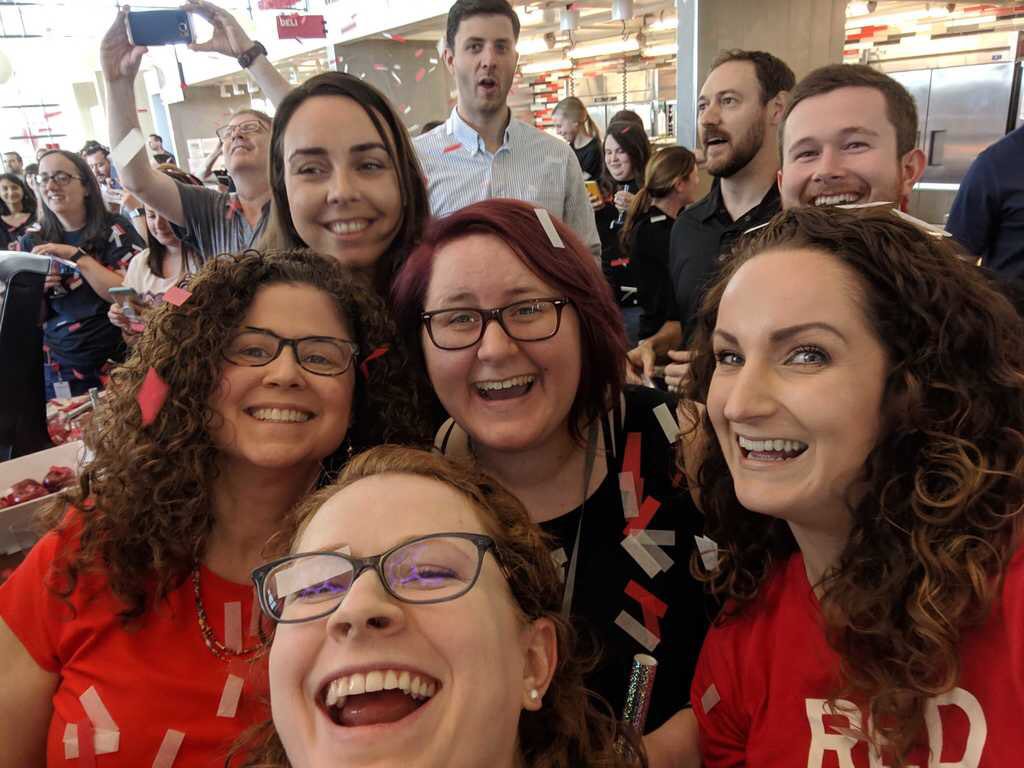 jessiychu's tweet photo. Happy @RedHat rebranding day! @Mary_Blanks #neverstoplearning @RedHatJobs #opensource #openteam #openjoy https://t.co/CDKBzDCKFY