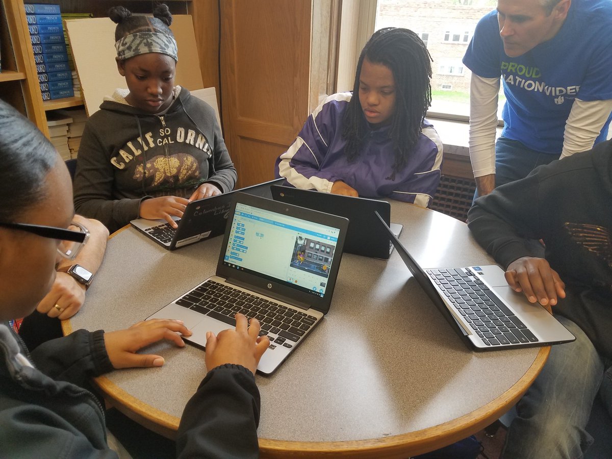 ColsCitySchools's tweet photo. .@CNIS_Lions students are learning how computer coding works and how to write code as part of a Coding as a Second Language workshop. @Nationwide &amp; @CSL computer programmers are teaching students how to create engaging and interactive websites and apps. #Ready4Success #Loftcoders https://t.co/j90gqddRqv