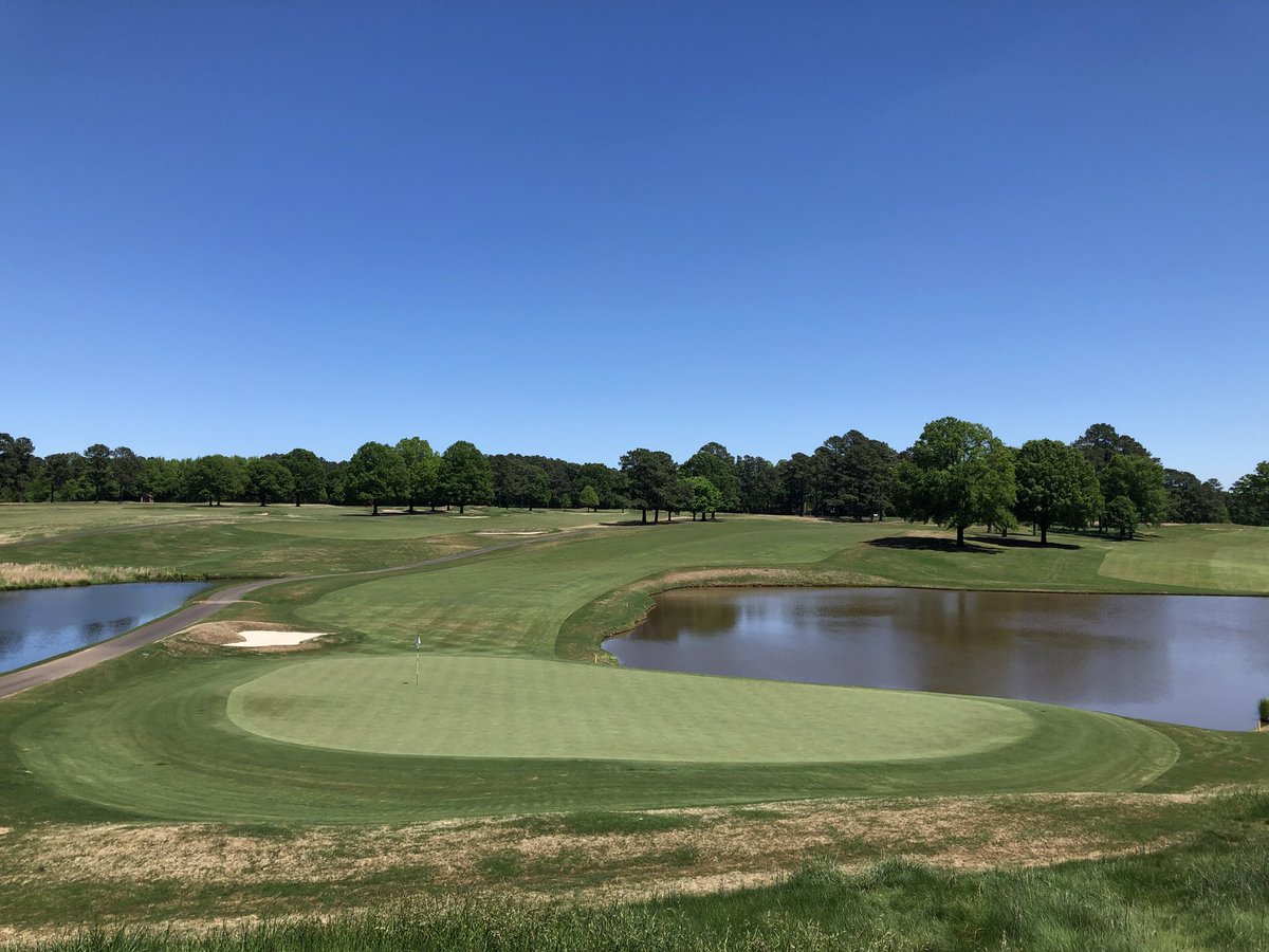 IHCCGreenkeeper's tweet photo. @wearegolf Iโve said this for more than a decade, #Golf is more than a game you and I play, itโs the life I live! Met my wife, supported my family, traveled the globe & made many friends! I chose well when I chose golf! ๐๐ปโโ๏ธโณ๏ธ #NationalGolfDay #NGD19 https://t.co/MKFIa4Qh64