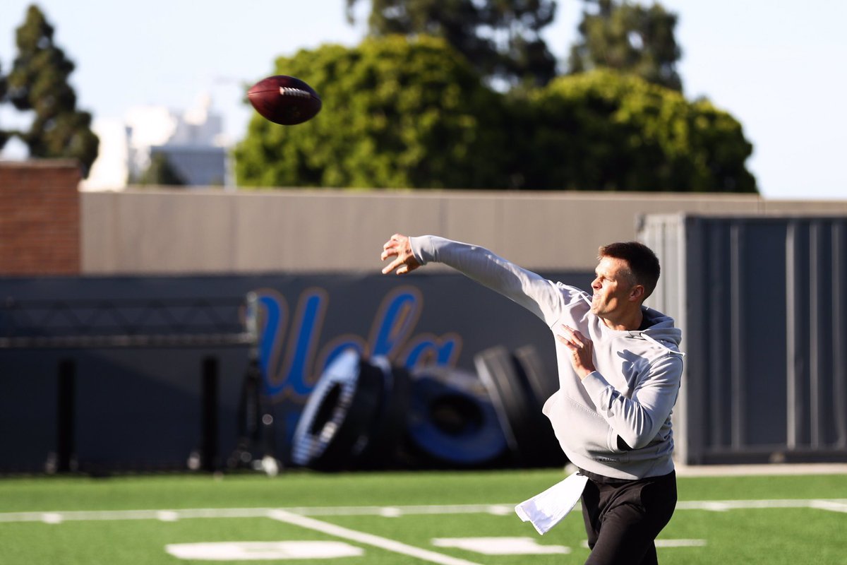 UCLAFootball's tweet photo. The 🐐 @TomBrady preparing for another season! It's always an honor to see him work!
#OnlyAtUCLA https://t.co/o34AncMWGQ