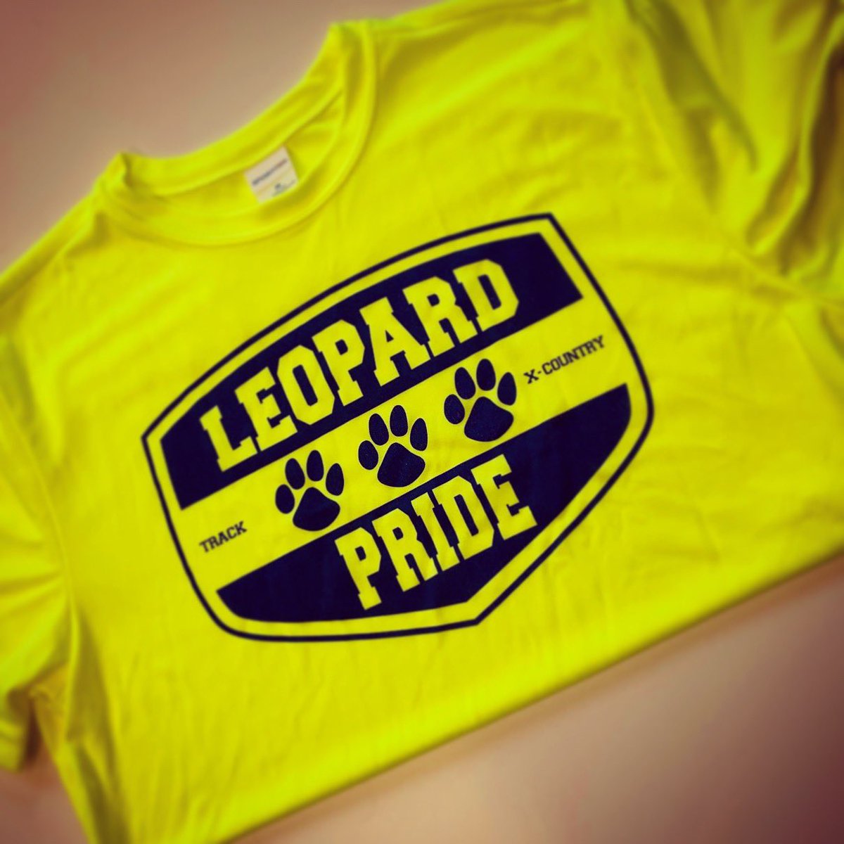 OntraMarketing's tweet photo. Lockwood Leopards will be leaving their competition in the dust with these awesome #trackandfield and #xcountry shirts 💙💛🏃‍♀️🏃‍♂️💨 #leopardpride #lockwoodelementary #leopardlaps #northshoreschooldistrict https://t.co/txRV5CROhD