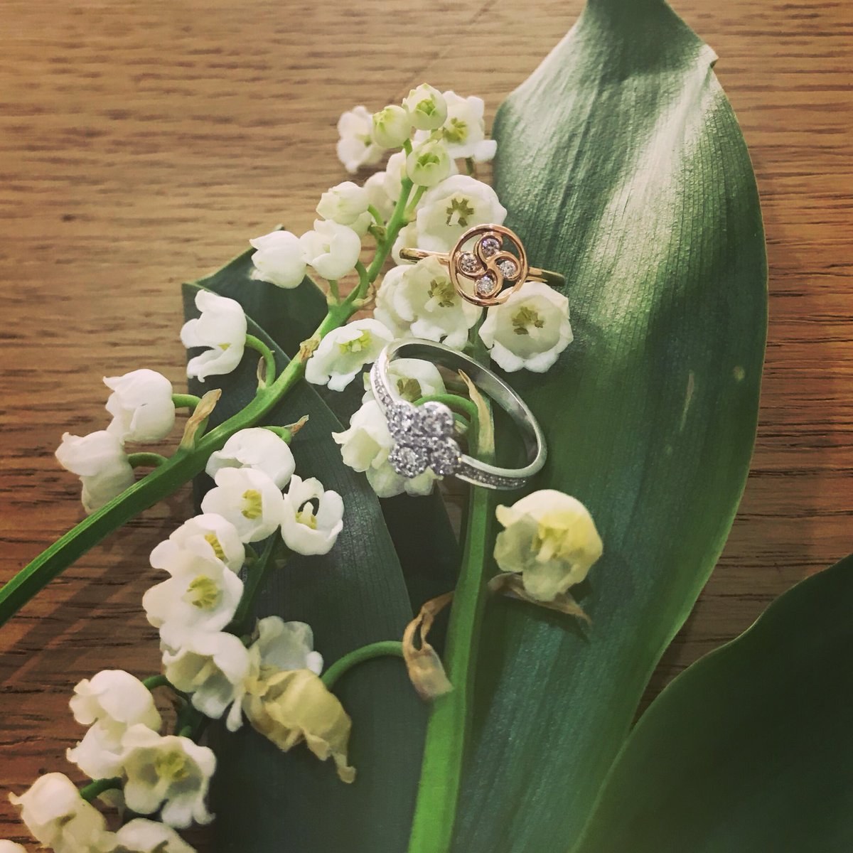 Lorea_Bijou's tweet photo. À chacun son porte bonheur un diamant 💎 ou un brin de muguet nous on a choisi les 2 😁.
Bonne fêtes à tous !
Besta on deneri !
#basque #euskadi #bayonne #bayonneshopping #bague #lauburu #diamant #cotebasque #basque #bijoux #croixbasque #lorea https://t.co/tLMHcjVc0j