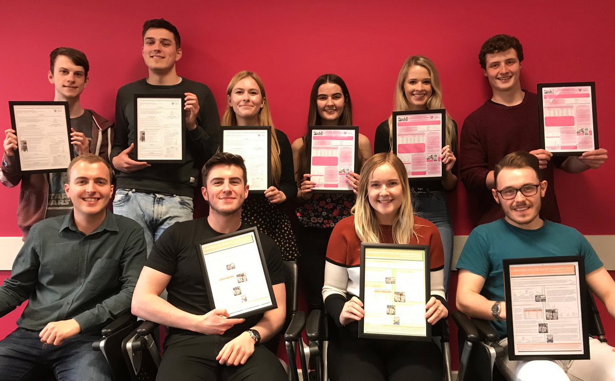 eedcAndy's tweet image. A big thanks to Alex from @AstraZeneca on visiting to review the results of our MChem miniproject on developing a cleaner synthetic route to a blockbuster anti-ulcer drug - our @ChemistryatYork students are provided with framed A4 copies of their posters as momentoes #intheframe