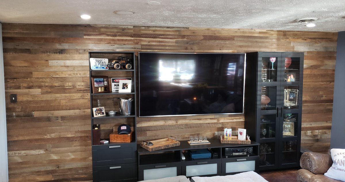 ManyMoonDesign's tweet image. A wall made from our reclaimed wood transforms this man-cave. manymoonsdesign.com/2019/04/25/man… #reclaimed #reclaimedbarnwoodflooring #reclaimedlumber #reclaimedbeams #reclaimedslabs #reclaimedtimber #salvagedwood #antiquelumber #antiquebeams #reclaimedflooring #KYproud #KYoldgrowthlumber