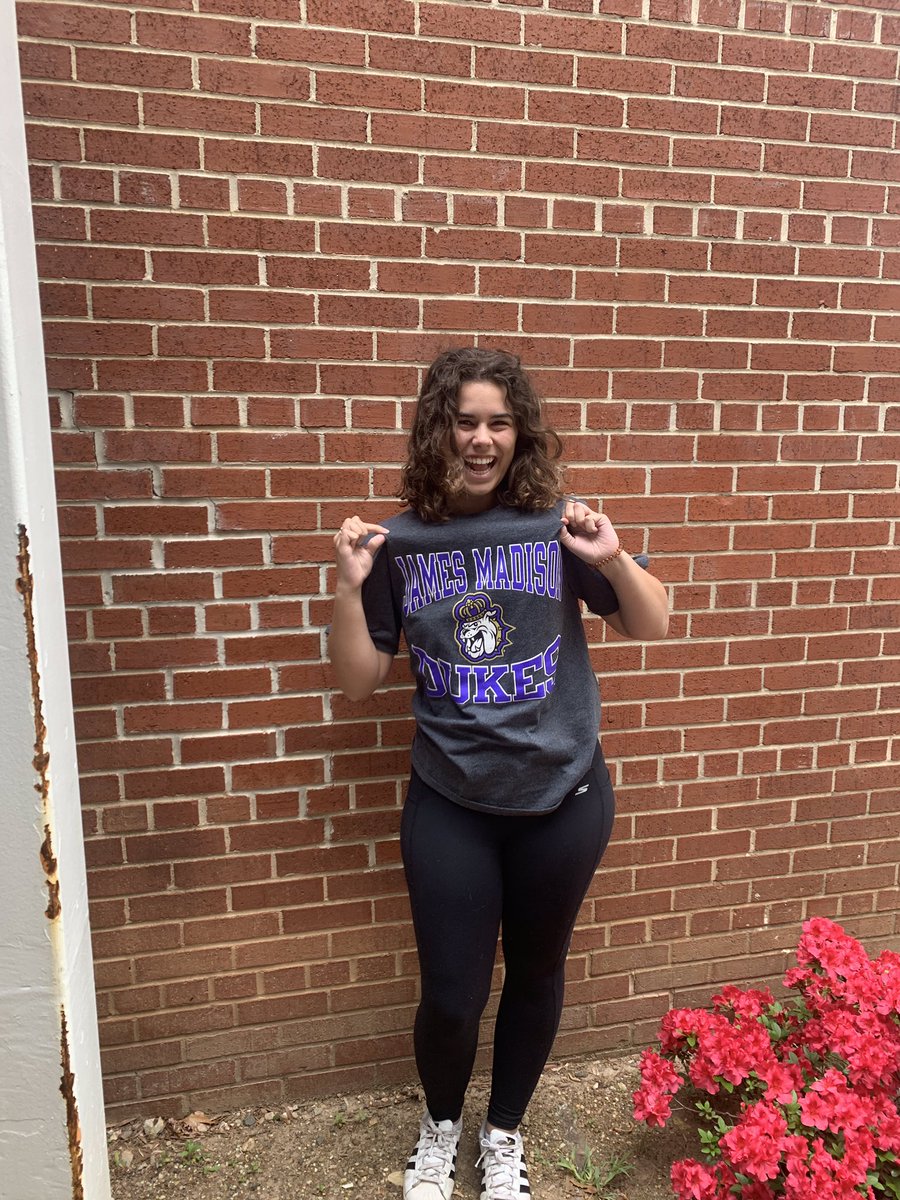 FchsLeadership's tweet photo. Congratulations Daniela Arosemena, James Madison University 💜💛 #FCDecisionDay #ReachFurther #whatsYOURplan #DecisionDay https://t.co/1nq5BY1F0Z