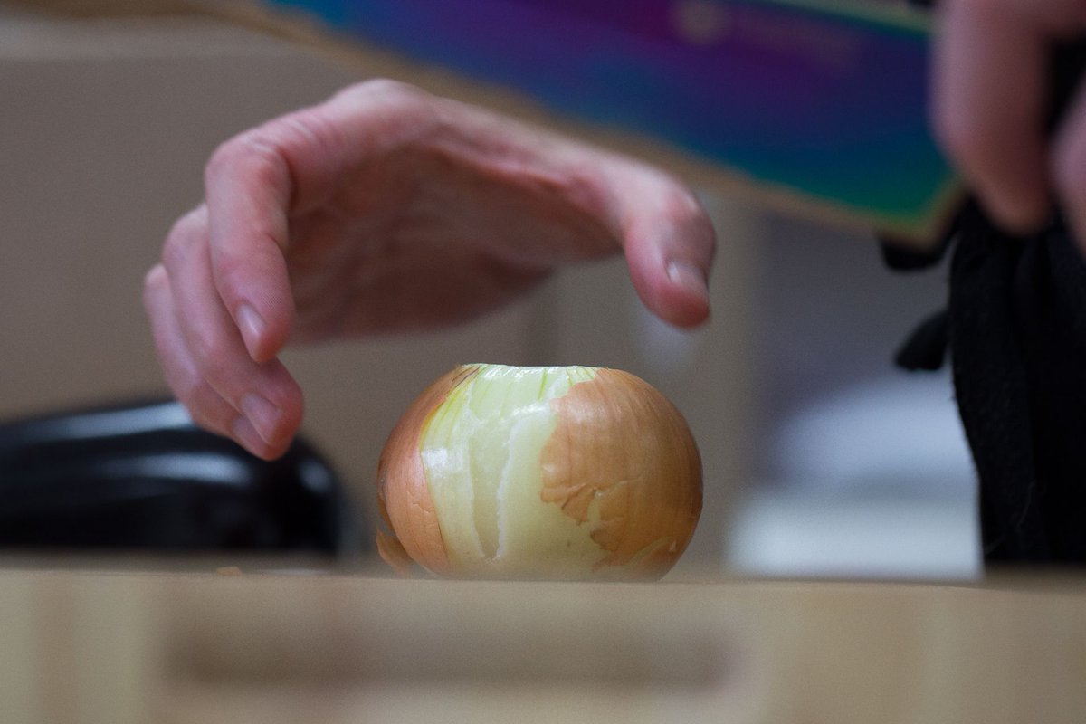 Learn to prep like a pro, in this month's video for #BainganBharta we'll also teach you techniques used by professional chefs 🍴
#thekariclub #makethis #cooklikeapro #realindianfood #goodmoodfood #eatwell  #vegan thekariclub.com/the-box/?utm_s…