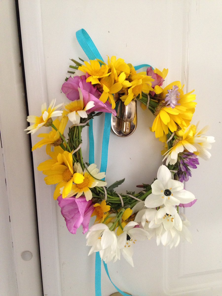 isabelleCervel1's tweet image. Bon mois de mai dans la paix, l&apos;amour et la sérénité #1Mai #Πρωτομαγιά