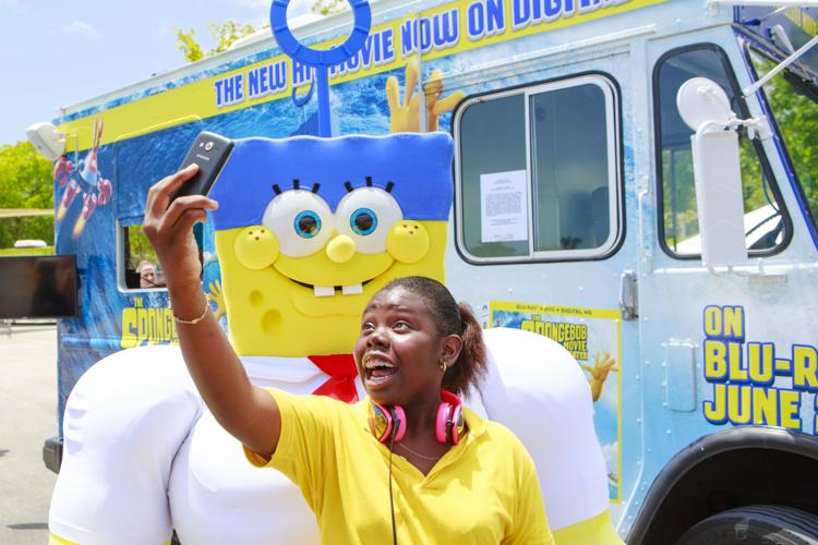 NassalCo's tweet photo. The article we just shared about #Spongebob20thAnniversary? It has a 2015 pic from our friends at @zoomiami that we just LOVED. "SpongeBob SquarePants’ superhero alter-ego Invincibubble poses for a selfie with a fan on Tuesday May 19, 2015 at Zoo Miami” #zoolife #webuildmemories https://t.co/O4GFqDMUrR