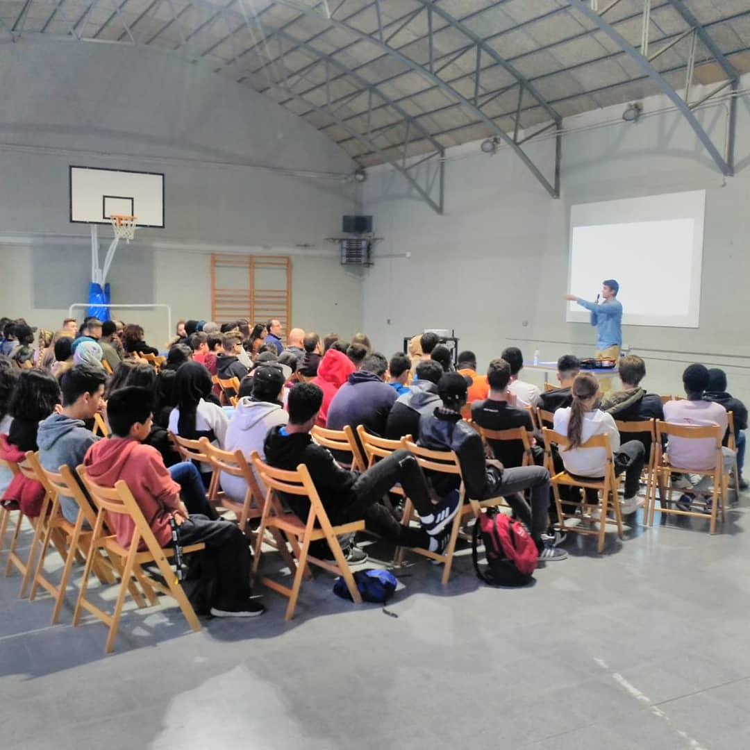 insbrugulat's tweet photo. L’alumnat de cicles formatius inicia la #setmanadel’FP amb una xerrada sobre #cybercrime amb @StvnKemp de la @univgirona Thank you for this great presentation! It was very interesting! #ciclesformatiusinsbrugulat #evitemelcybercrime #cfgmbrugulat #cfgsbrugulat #setmanafpbrugulat https://t.co/PbaMjfcoSm