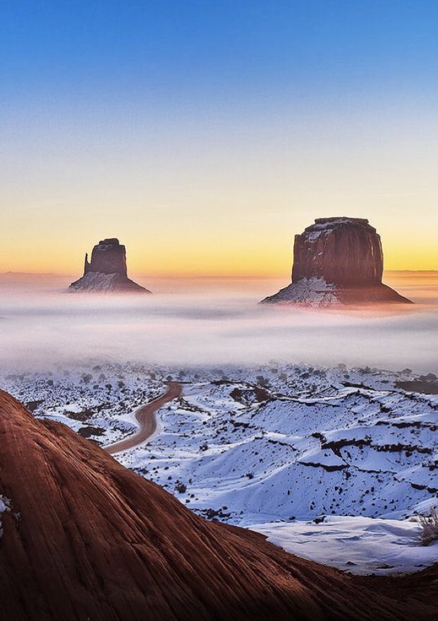 Arabiatraveler's tweet photo. (Monument Valley) بين ولايتي يوتا وأريزونا في الولايات المتحدة 🇺🇸 https://t.co/FjaR6PPPNO