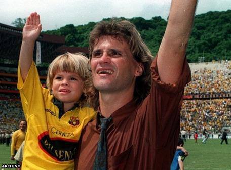 RadioHuancavilk's tweet photo. 💛💛💛💛💛💛💛
🧡🧡🧡🧡🧡🧡🧡
⚽⚽⚽⚽⚽⚽⚽
#94añosBSC
#Kellman, la primera alegría y #Almada impuso los récords
https://t.co/rsYA7gEAsj https://t.co/w4FeCbWgEr