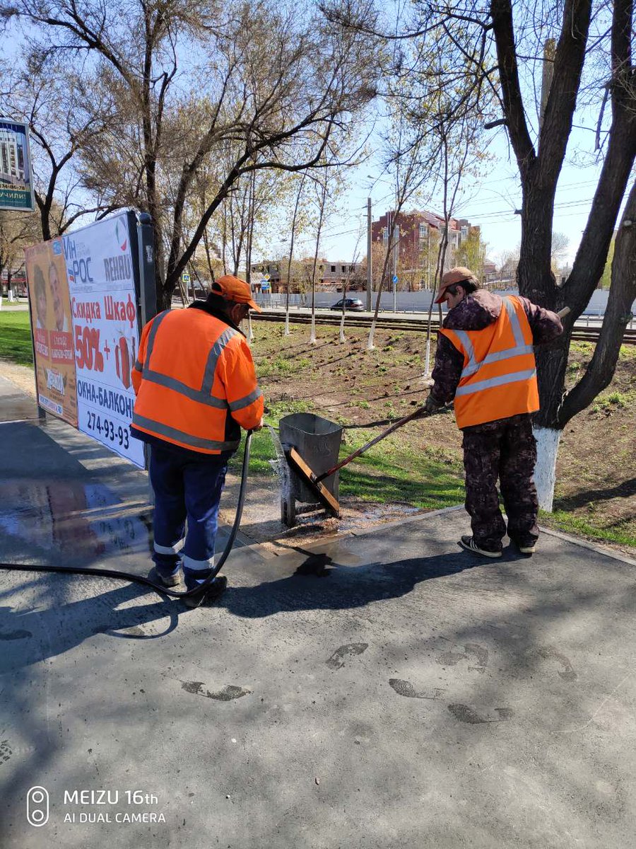 Мойка посадочных площадок, павильонов ожидания, урн по улице Ново-Садовой