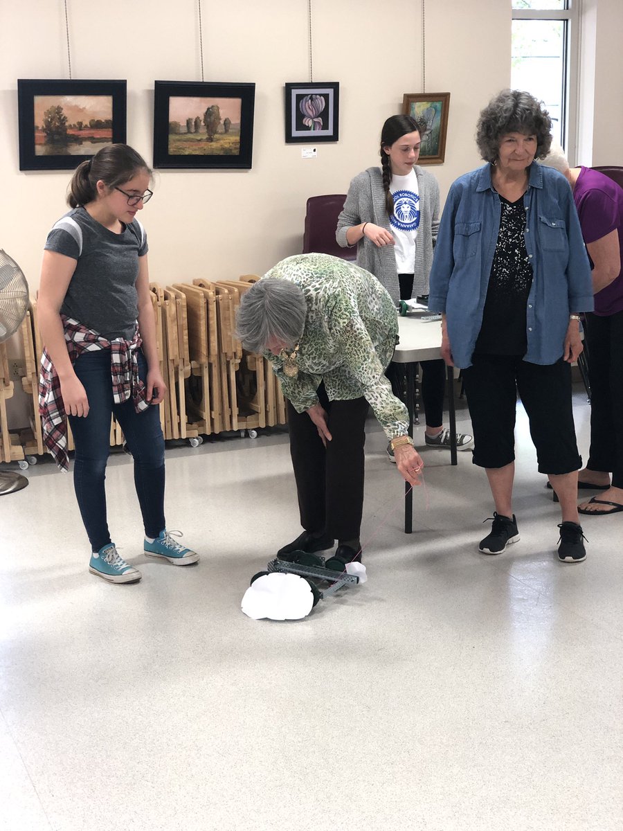 Gah_MS_Robotics's tweet photo. ๐๐๐๐ Robotics visiting the Senior Center today! #HQLE https://t.co/qux1NRNyBy