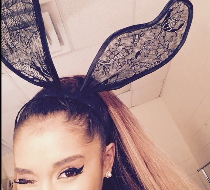 JuanLastTime12's tweet photo. #BBMAsAchievement Ariana Grande https://t.co/ZeMXmFO8Vs