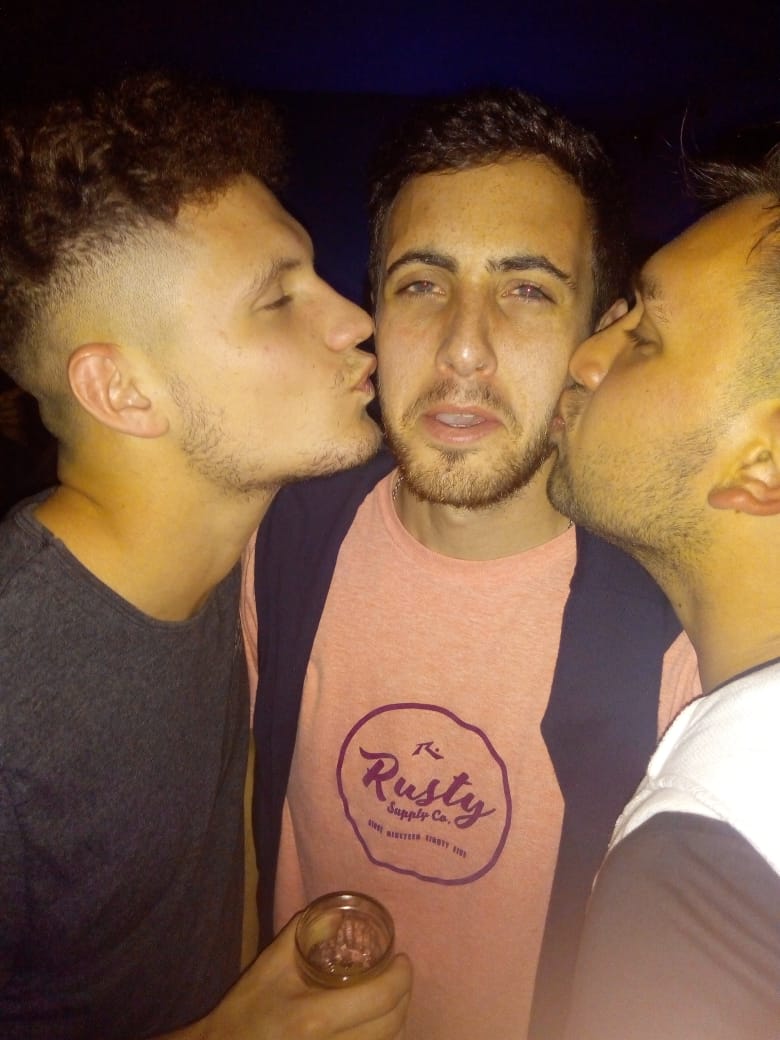 FcSuricata's tweet photo. Mas fotos de la fiesta de anoche en la que estuvieron involucrados los jugadores del plantel de Suricata FC .
 Los dirigentes del club hablaron al respecto y dijeron que se tomarán las medidas adecuadas, estas cosas no son aceptadas dentro de la institución. https://t.co/HjJBRb5YJn