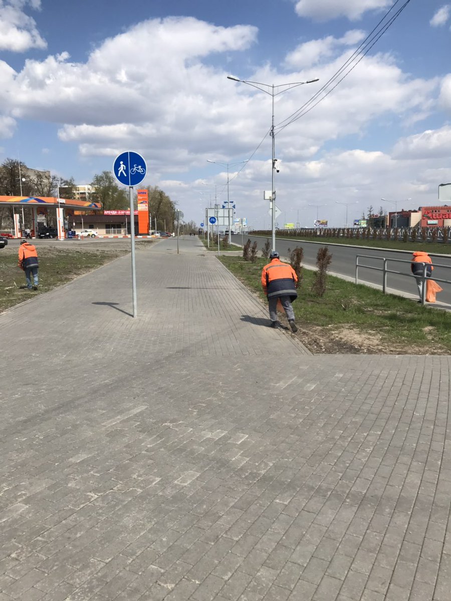 Уборка мусора по Московскому шоссе