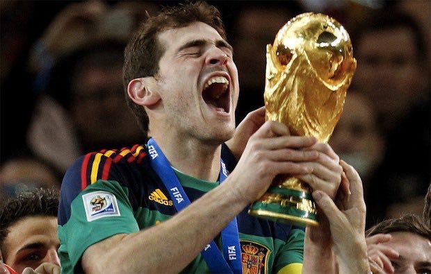 wllocando's tweet photo. El mejor guardameta de la historia todavía tiene mucho por ofrecer.

Capitán, ídolo y leyenda del fútbol. Mucho ánimo, Iker Casillas.
#FuerzaIker https://t.co/8DPleuREQt